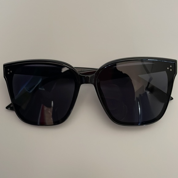 OVERSIZED SUNGLASSES BLACK with CASE - Picture 7 of 11